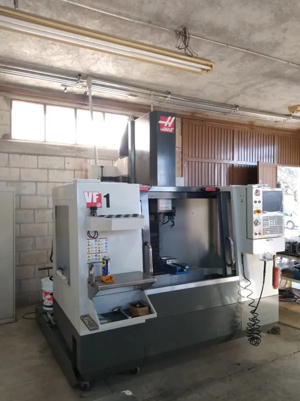 Centro vertical de maquinado CNC