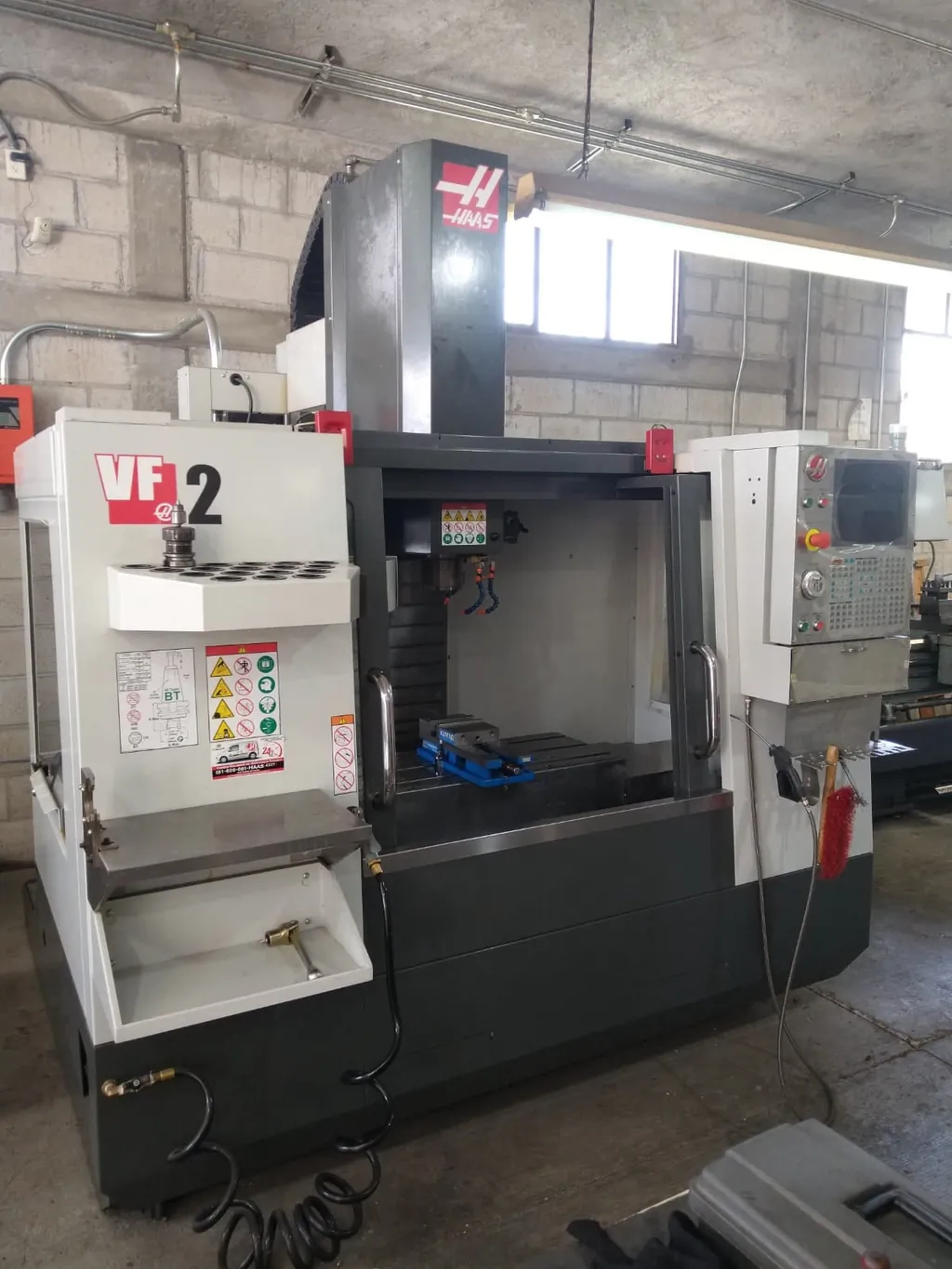 Centro vertical de maquinado CNC