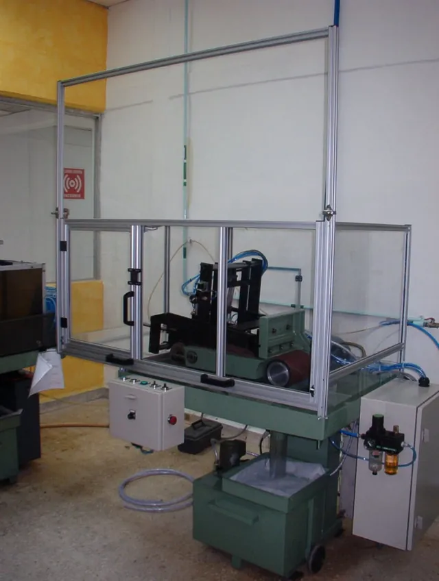 Equipo con guarda de aluminio y controles