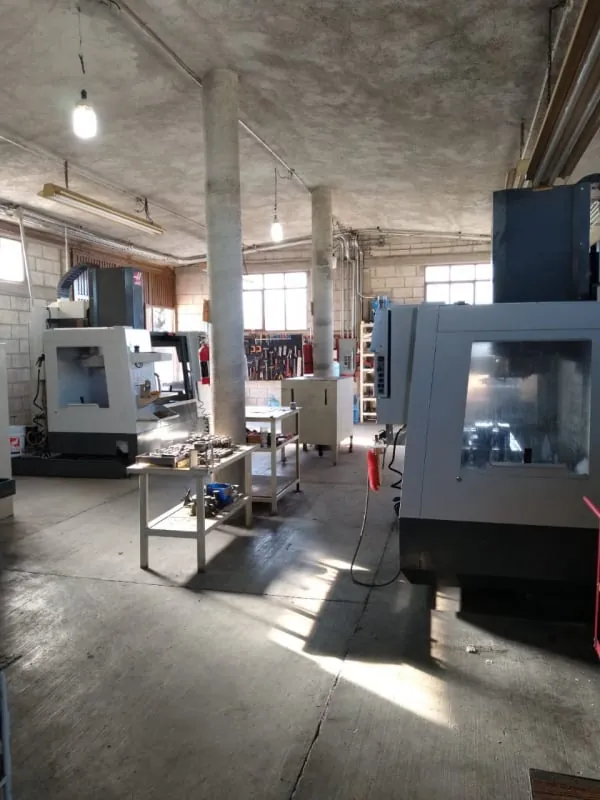 Centros de maquinado CNC en la planta
